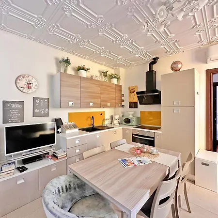 233 - Adamo Ed Eva - Bilocale Al Primo Piano Con Veranda E Aria Condizionata, Inclusa Nel Prezzo Apartment